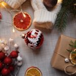 Tendances Noël 2022 : déco, couleurs, sapin, cadeaux, éclairage