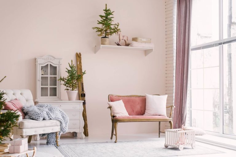 Le luxe coloré d’un intérieur shabby chic: les tendances 2021