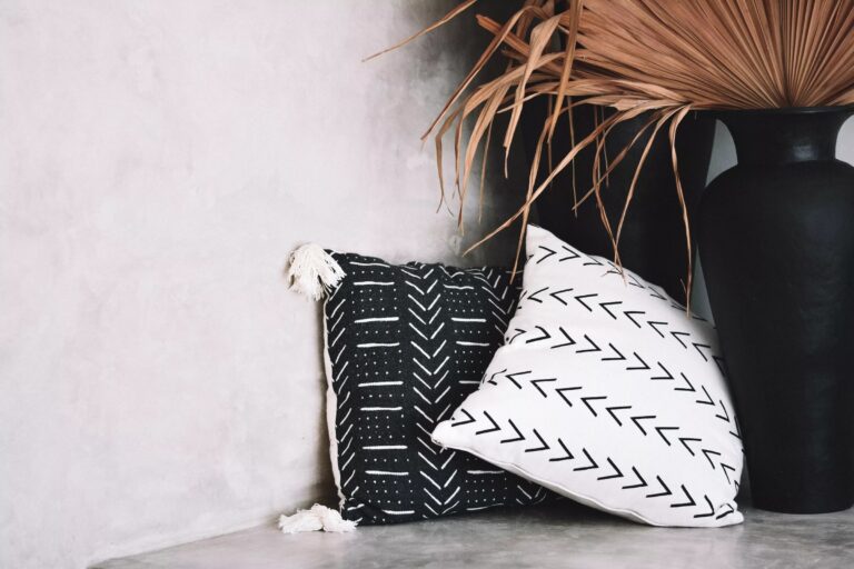 Tendances coussins décoratifs pour intérieures modernes 2025