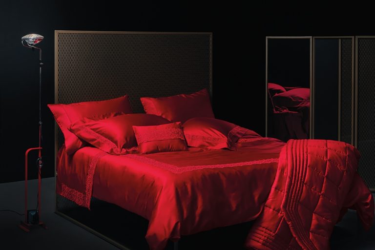 Déco chambre rouge et noir: charme et passion