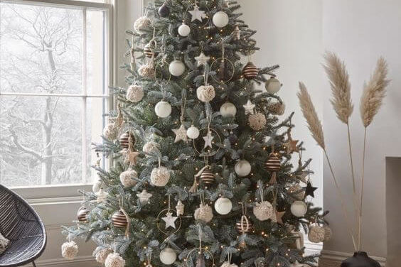 Sapin de Noël 2023: idées déco qui ajoutent du charme aux fêtes