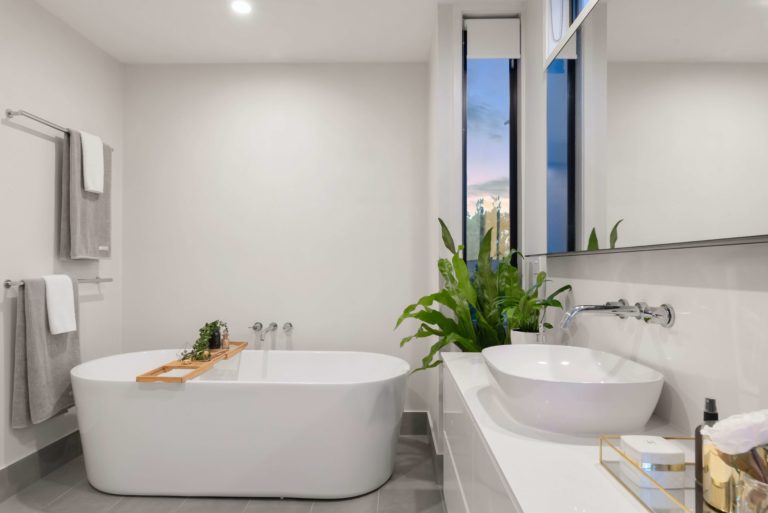 Tendances salle de bain 2023: les dernières idées pour une déco moderne et élégante