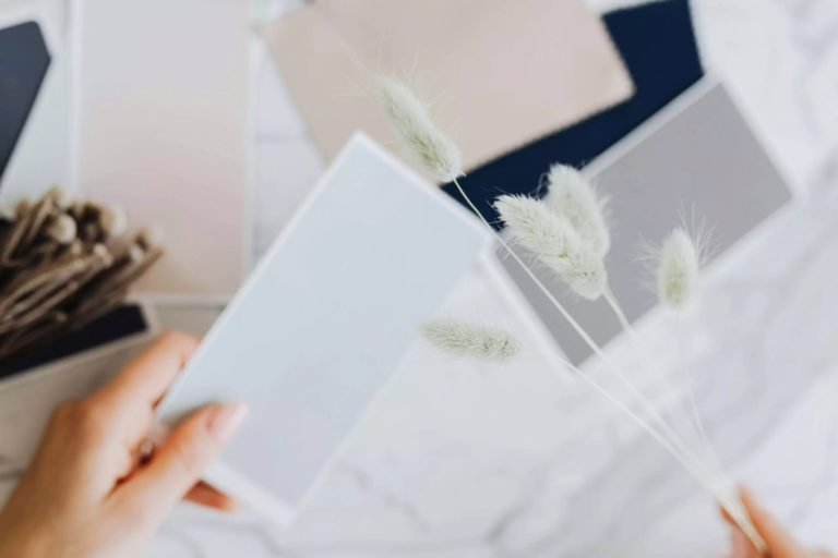 30 couleurs de peinture pour la chambre à coucher en 2025 : prévisions des plus grands marques